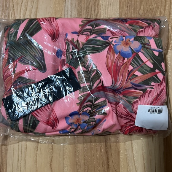 NWT Bebe Tropical Print halter dress - Picture 2 of 4